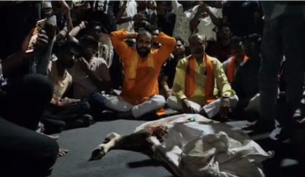 Remains of cattle found in a sack on Talab Bridge in Bhopal, Jai Bhavani organization protested