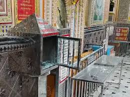 10.5 kg, silver idol, stolen, Sonagir Jain temple, incident took, place, police station.