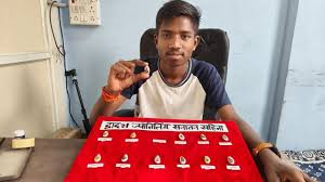  young, artist from, Ujjain carved 12 ,Jyotirlingas, almonds.