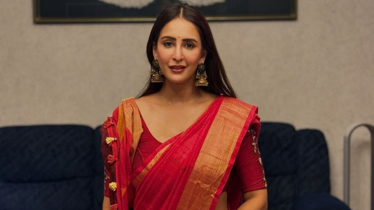 Chahat Khanna,  breaks silence , conversion controversy