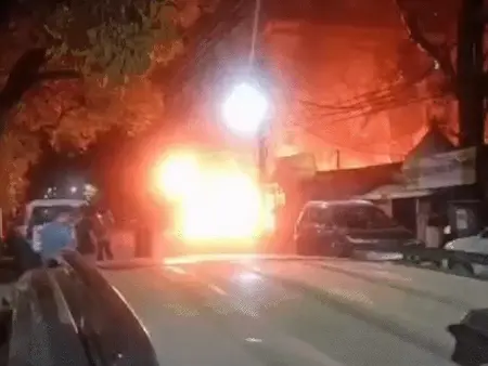 indore , fire wreaks , cylinder blast , cafe 