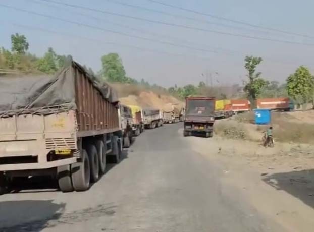 National Highway, 39 blocked, for 12 hours ,after two, trucks collided.