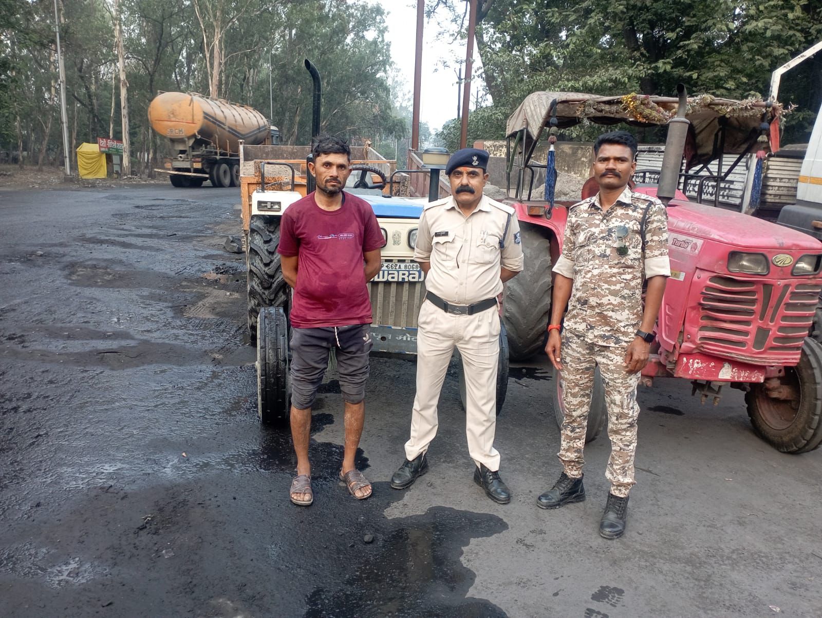 Major action, against illegal, sand ,transportation ,Singrauli, tractor-trolley, seized