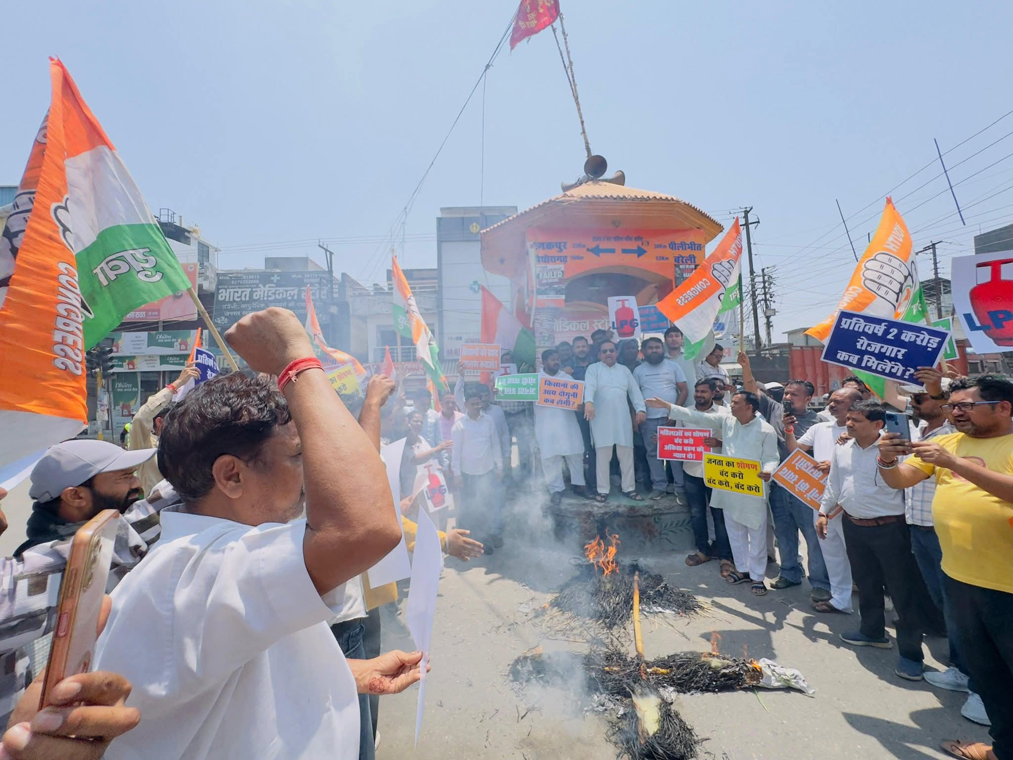  Congress protests,inflation, Khatima, burns effigy, central government