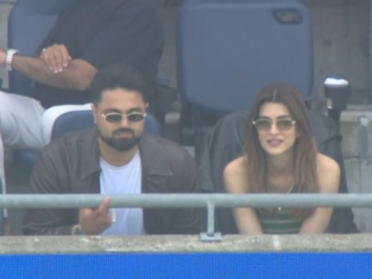  Kriti Sanon, Kabir Bahia, India-England match.