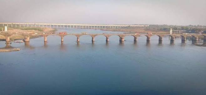 non-completion , Mortakka Bridge ,Shravan,traffic,e Omkareshwar 