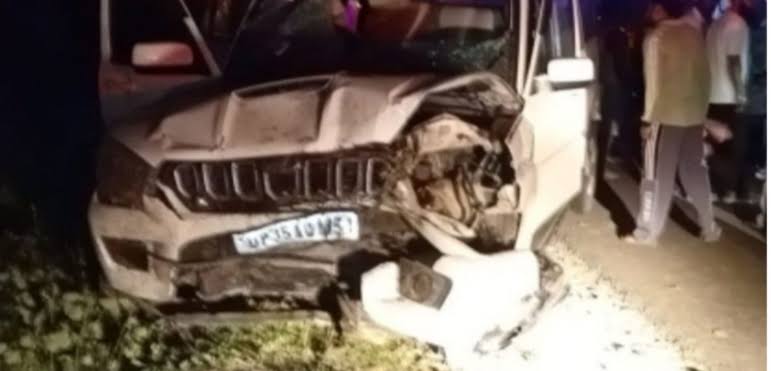  Car carrying devotees ,visiting Mahakal ,6 critically injured 