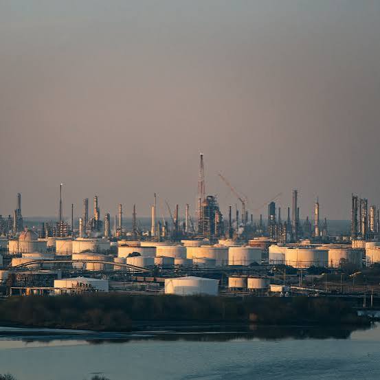 Oil companies ,earnings amidst ,conflict. profit 