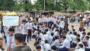 Protest ,female students , Lucknow school
