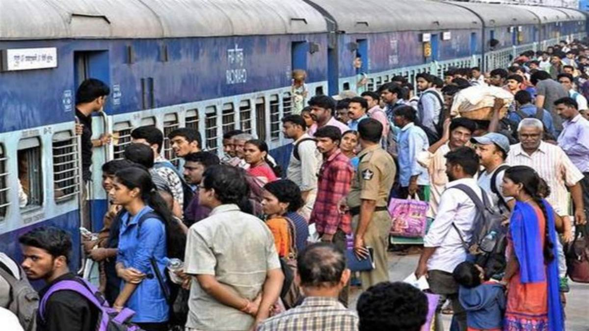  Tightened security in Delhi ahead of October 10 protest; impact on rail and metro services.
