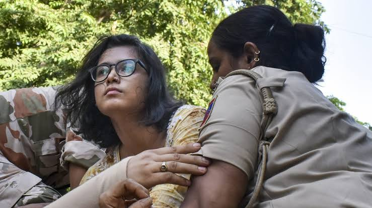   Notice issued to Neha Bora to furnish a bond of Rs 10,000 following the protest.