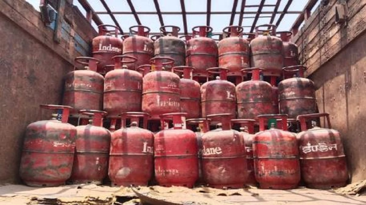  Complaints regarding the collection of service charges from gas consumers in Bhopal